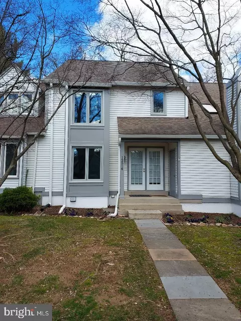12514 Fanleaf Ct, Fairfax, VA 22033