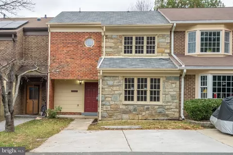 705 Hunter Ct SW, Vienna, VA 22180