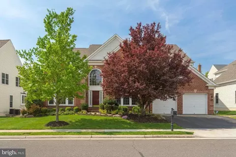 8923 Rhododendron Cir, Lorton, VA 22079