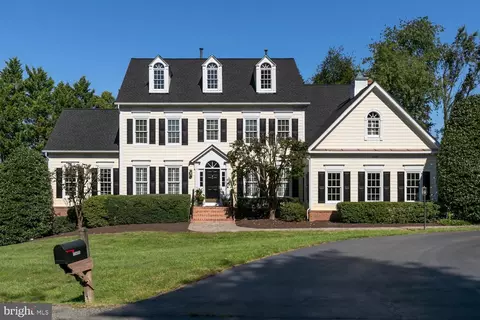 11450 Woolington Rd, Great Falls, VA 22066