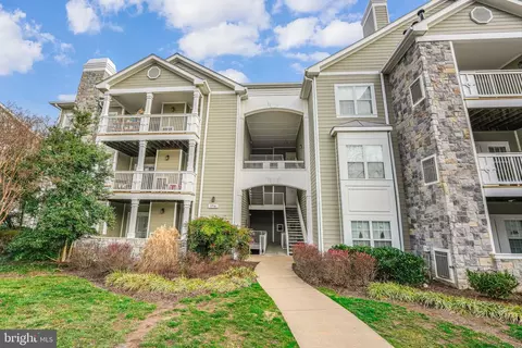 1716 Lake Shore Crest Dr #35, Reston, VA 20190