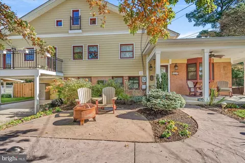 1042 Dalebrook Dr, Alexandria, VA 22308