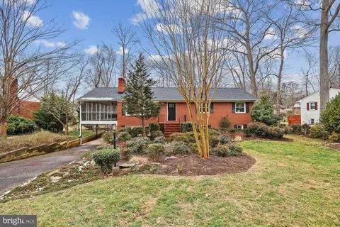 8536 Mount Zephyr Dr, Alexandria, VA 22309