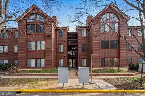 2813 Lee Oaks Ct #303, Falls Church, VA 22046