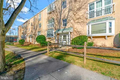2900 Willston Pl #302, Falls Church, VA 22044