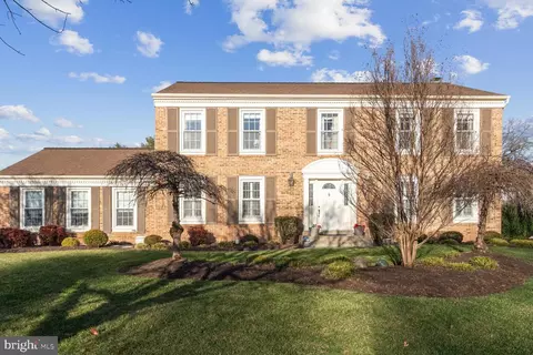 13303 Tuckaway Dr, Fairfax, VA 22033