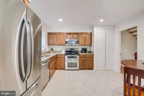 2111 Golf Course Dr, Reston, VA 20191 photo 9