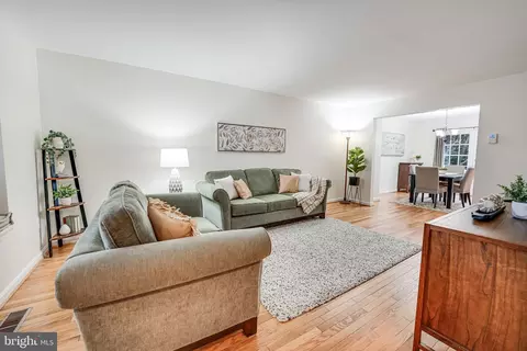 2111 Golf Course Dr, Reston, VA 20191 photo 4