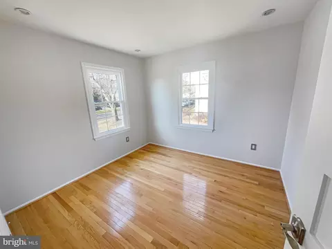 5492 Lighthouse Ln, Burke, VA 22015 photo 12