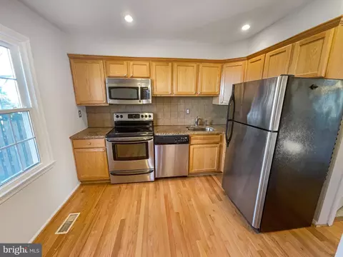 5492 Lighthouse Ln, Burke, VA 22015 photo 7