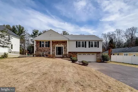 2901 Hideaway Rd, Fairfax, VA 22031 photo 2