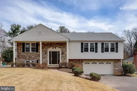 2901 Hideaway Rd, Fairfax, VA 22031