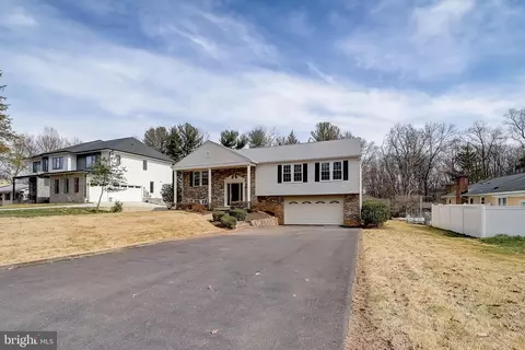 2901 Hideaway Rd, Fairfax, VA 22031 photo 3