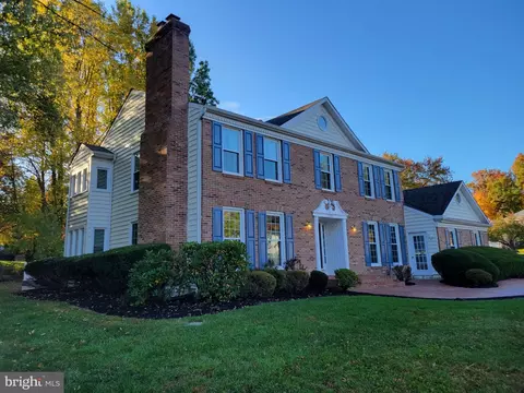 4501 Orr Dr, Chantilly, VA 20151
