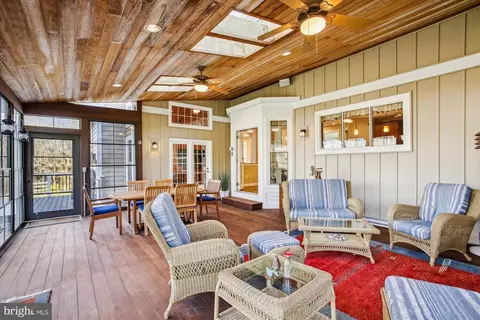 Exterior - 2792 Dylan Schar Ct, Herndon, VA 20171 photo 6 of 24