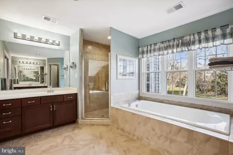 Bath - 2792 Dylan Schar Ct, Herndon, VA 20171 photo 2 of 8