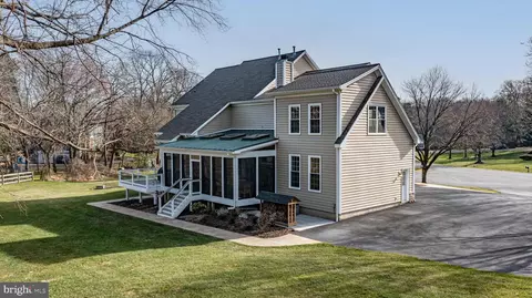 Exterior - 2792 Dylan Schar Ct, Herndon, VA 20171 photo 12 of 24