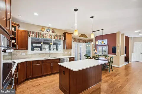 Kitchen - 2792 Dylan Schar Ct, Herndon, VA 20171 photo 3 of 7