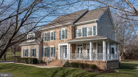Exterior - 2792 Dylan Schar Ct, Herndon, VA 20171 photo 4 of 24