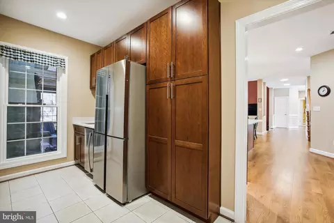 Kitchen - 2792 Dylan Schar Ct, Herndon, VA 20171 photo 5 of 7