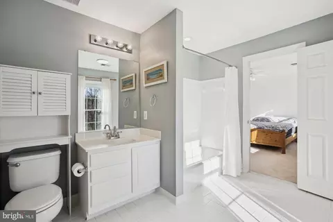 Bath - 2792 Dylan Schar Ct, Herndon, VA 20171 photo 5 of 8