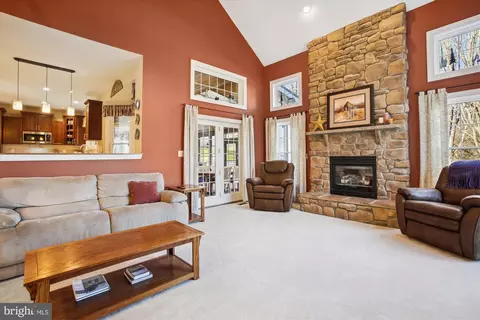 Living - 2792 Dylan Schar Ct, Herndon, VA 20171 photo 4 of 11
