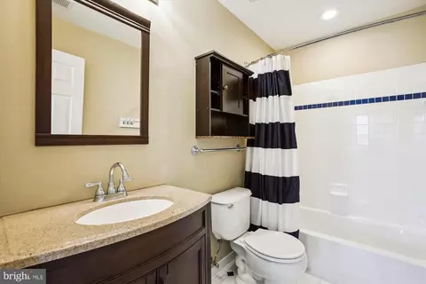 Bath - 2792 Dylan Schar Ct, Herndon, VA 20171 photo 4 of 8