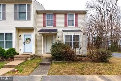 7630 Wood Mist Ln, Falls Church, VA 22043