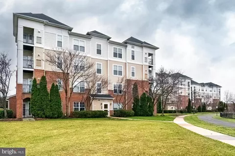 3810 Lightfoot St #406, Chantilly, VA 20151