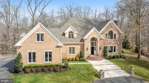 181 River Park Dr, Great Falls, VA 22066