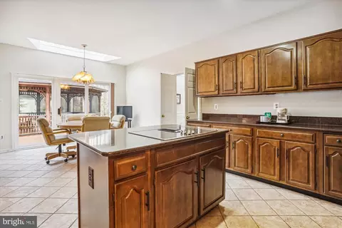 1114 Old Cedar Rd, Mclean, VA 22102 photo 7