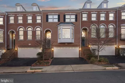 10355 Fitzpatrick Ln, Oakton, VA 22124