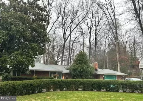 3605 Whispering Ln, Falls Church, VA 22041