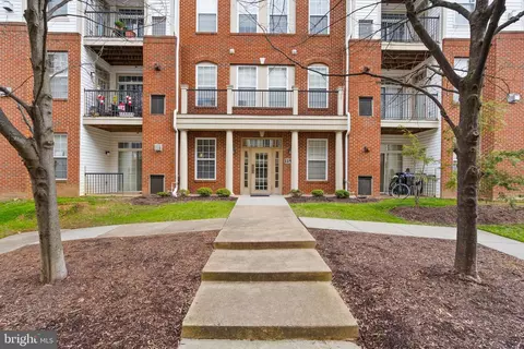 11506 Sperrin Cir #303, Fairfax, VA 22030
