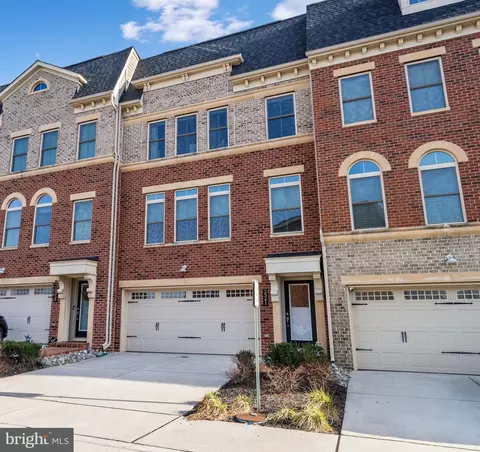 2341 Chadlington Rd, Falls Church, VA 22043