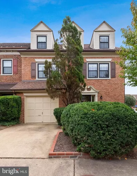 6273 Masefield Ct, Alexandria, VA 22304