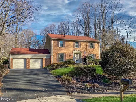 8432 Pulley Ct, Annandale, VA 22003