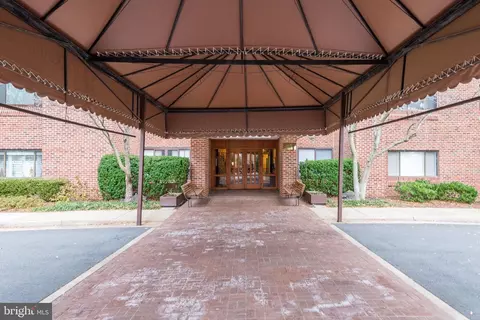 11500 Fairway Dr #206, Reston, VA 20190
