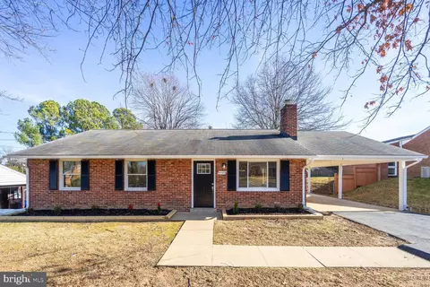 4105 Summit Pl, Alexandria, VA 22312