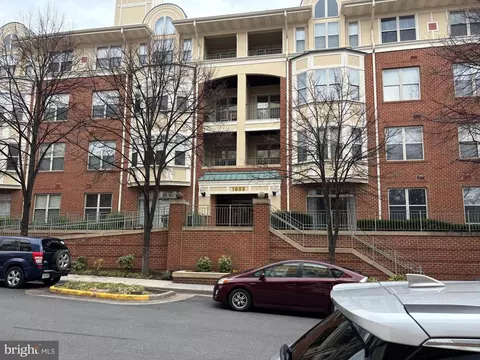 1855 Stratford Park Pl #113, Reston, VA 20190
