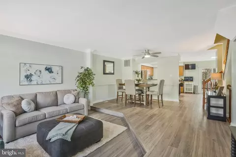 8854 Eagle Rock Ln, Springfield, VA 22153 photo 3