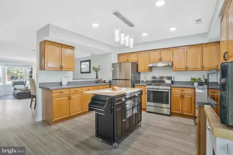8854 Eagle Rock Ln, Springfield, VA 22153 photo 10