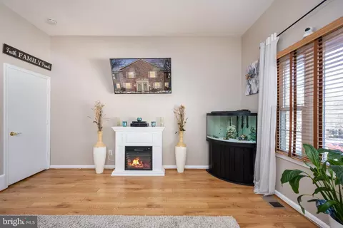 8404 Penshurst Dr #585, Springfield, VA 22152 photo 11