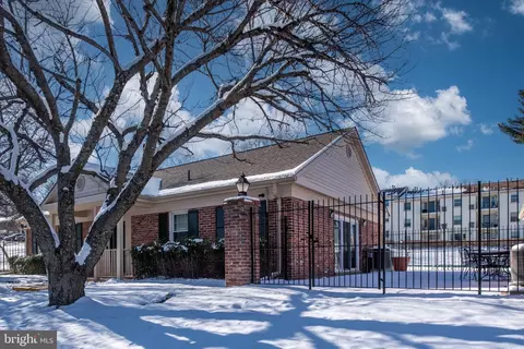 8404 Penshurst Dr #585, Springfield, VA 22152 photo 57