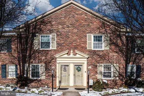 8404 Penshurst Dr #585, Springfield, VA 22152 photo 2