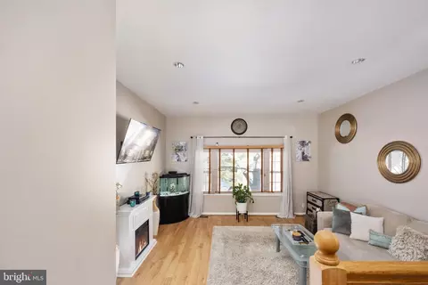 8404 Penshurst Dr #585, Springfield, VA 22152 photo 5