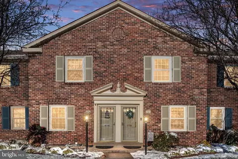 8404 Penshurst Dr #585, Springfield, VA 22152