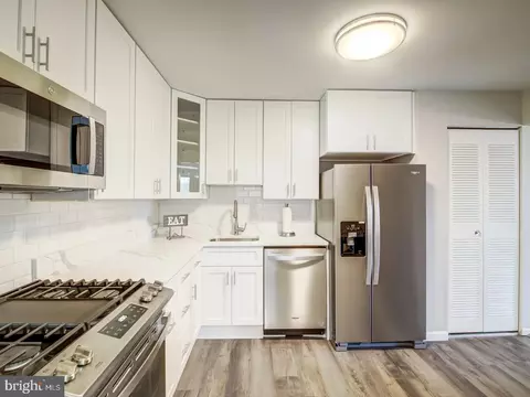 4416 Island Pl #302, Annandale, VA 22003