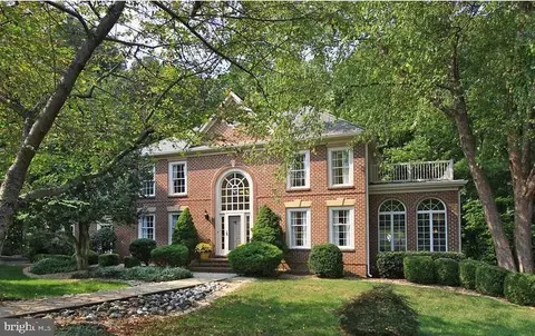11115 Bowen Ave, Great Falls, VA 22066