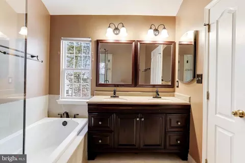 2071 Capstone Cir, Herndon, VA 20170 photo 23